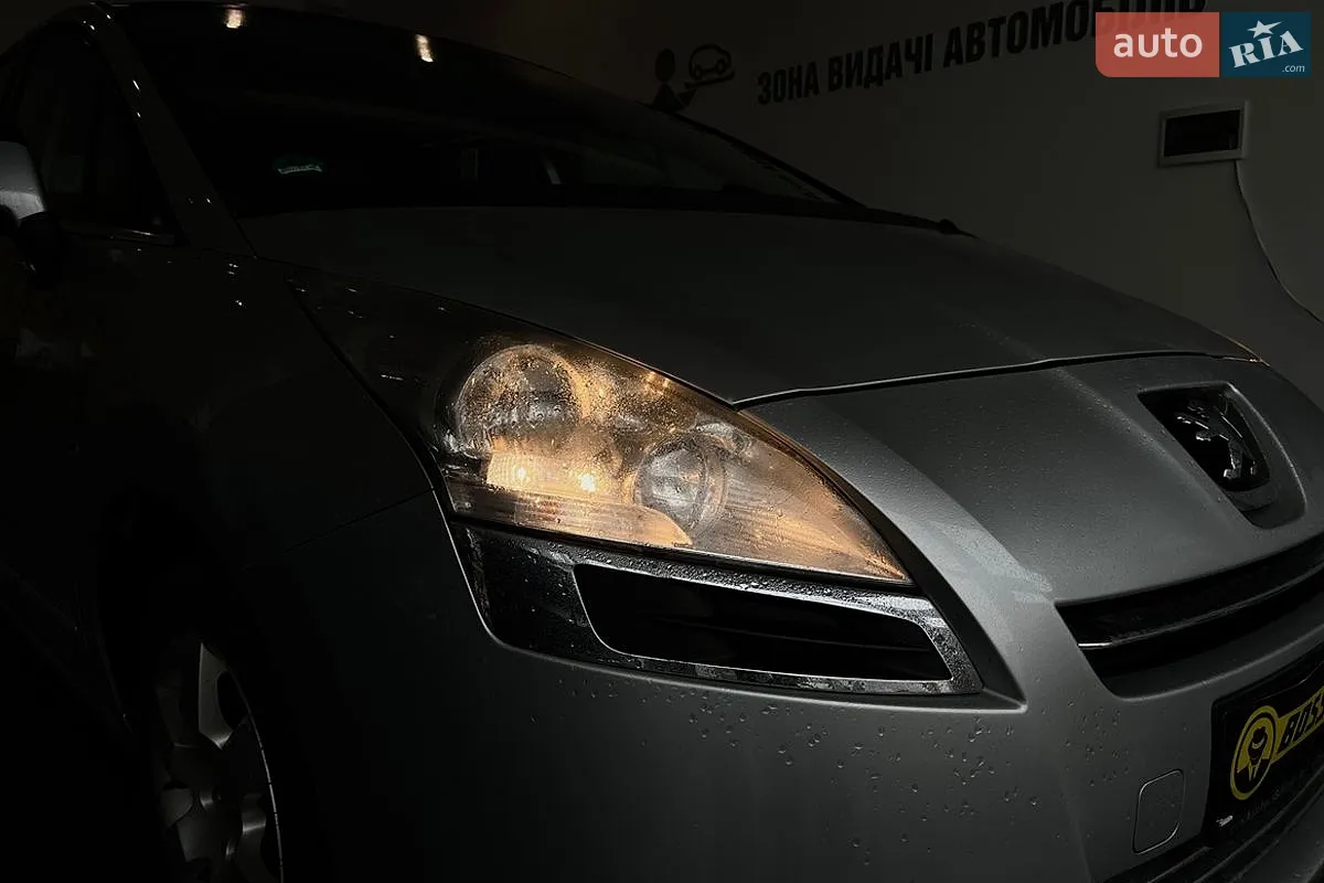 Peugeot 5008, 2011