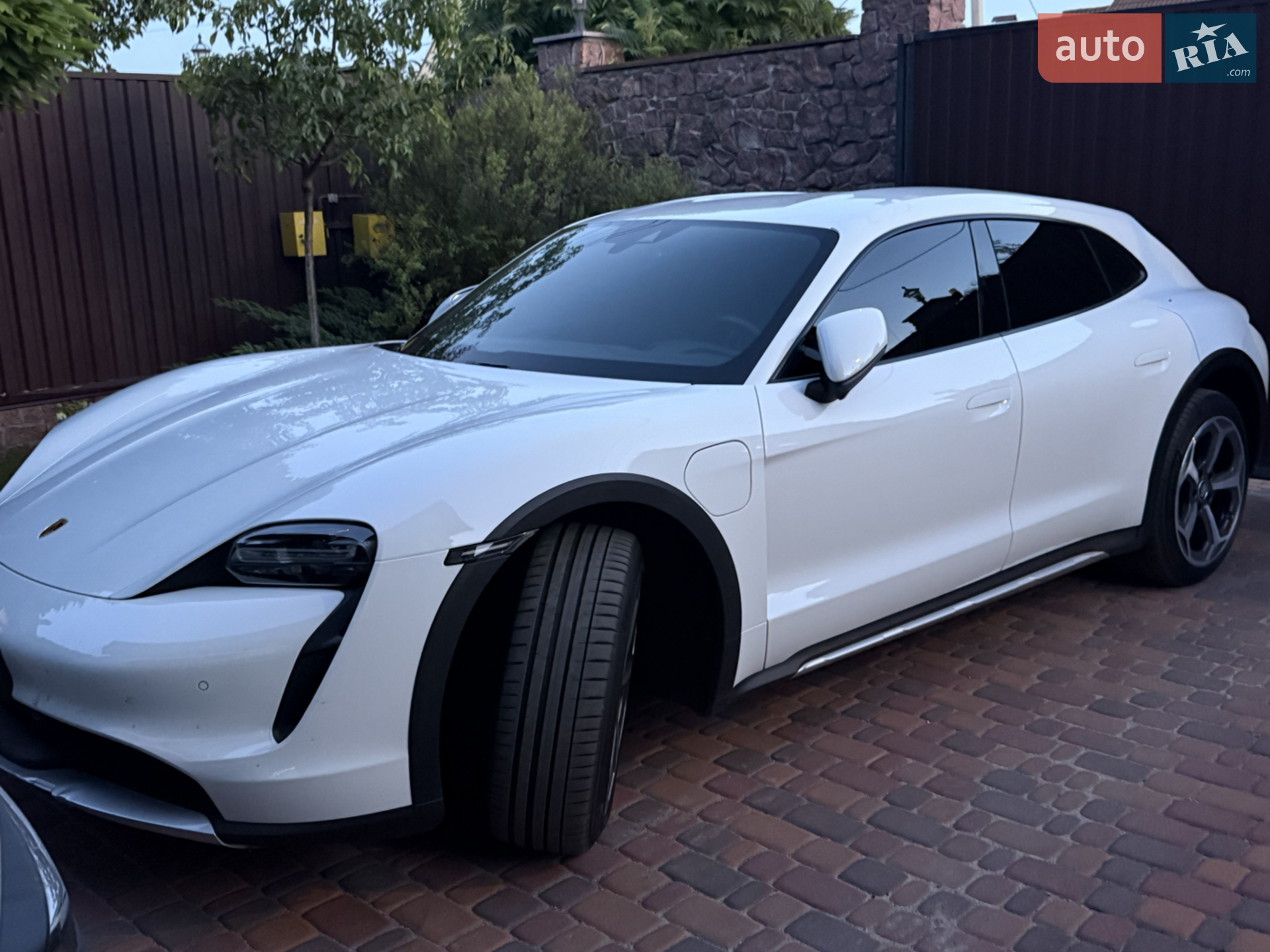 Porsche Taycan Cross Turismo, 2021