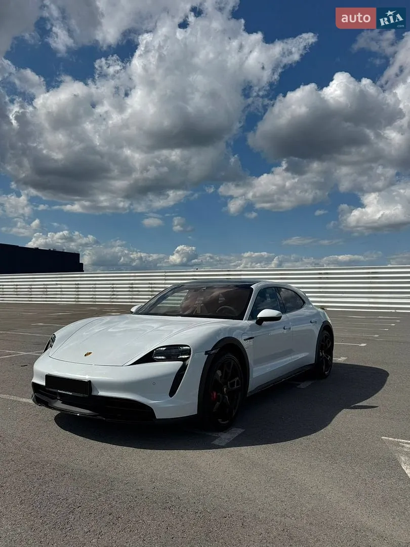 Porsche Taycan Cross Turismo, 2021