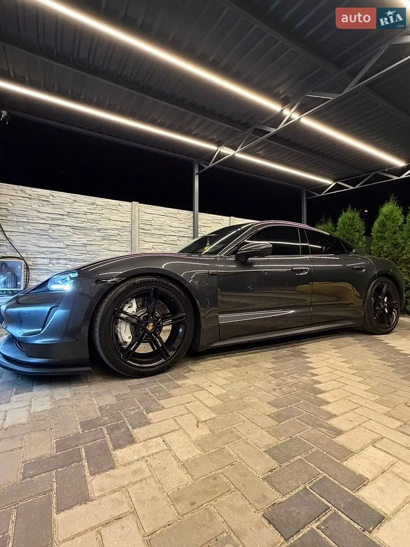 Porsche Taycan, 2020