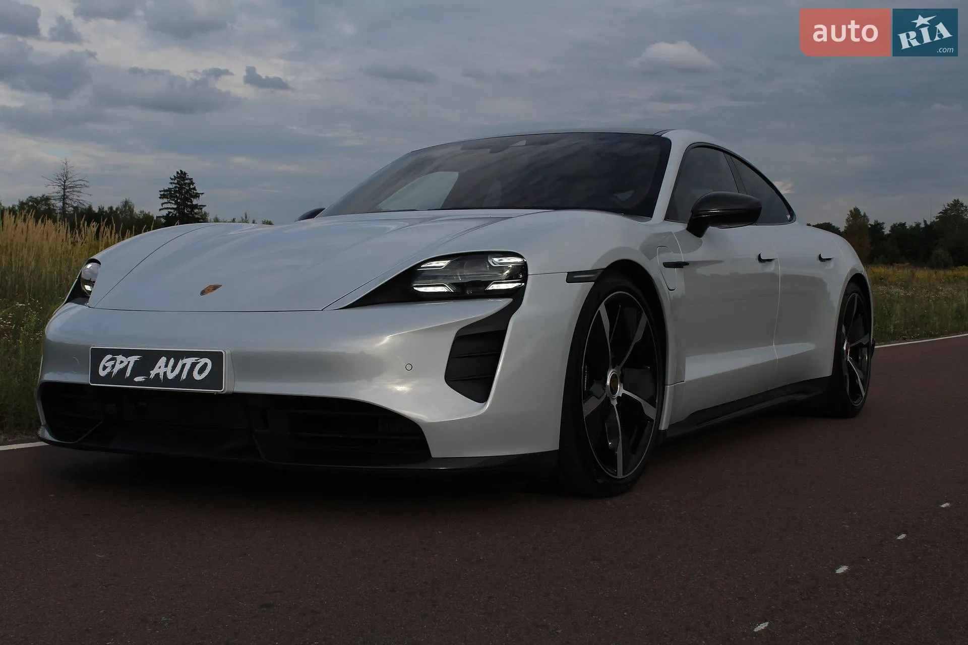 Porsche Taycan, 2023