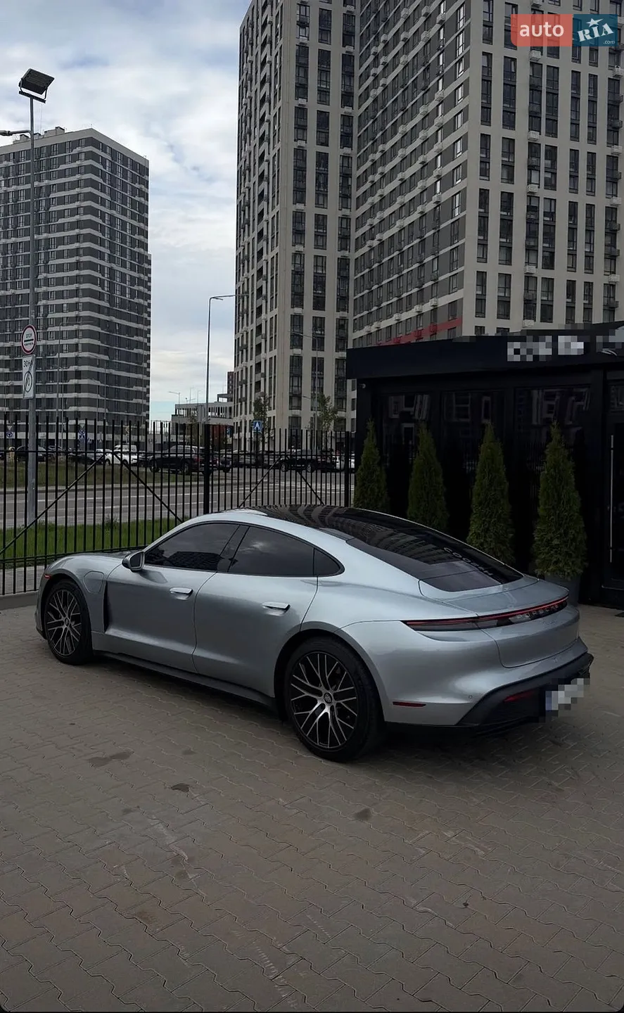 Porsche Taycan, 2023