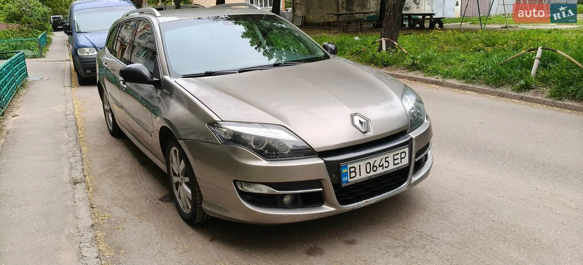 Renault Laguna, 2011