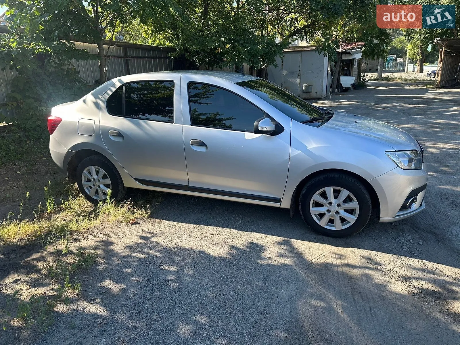 Renault Logan 2017 — 1