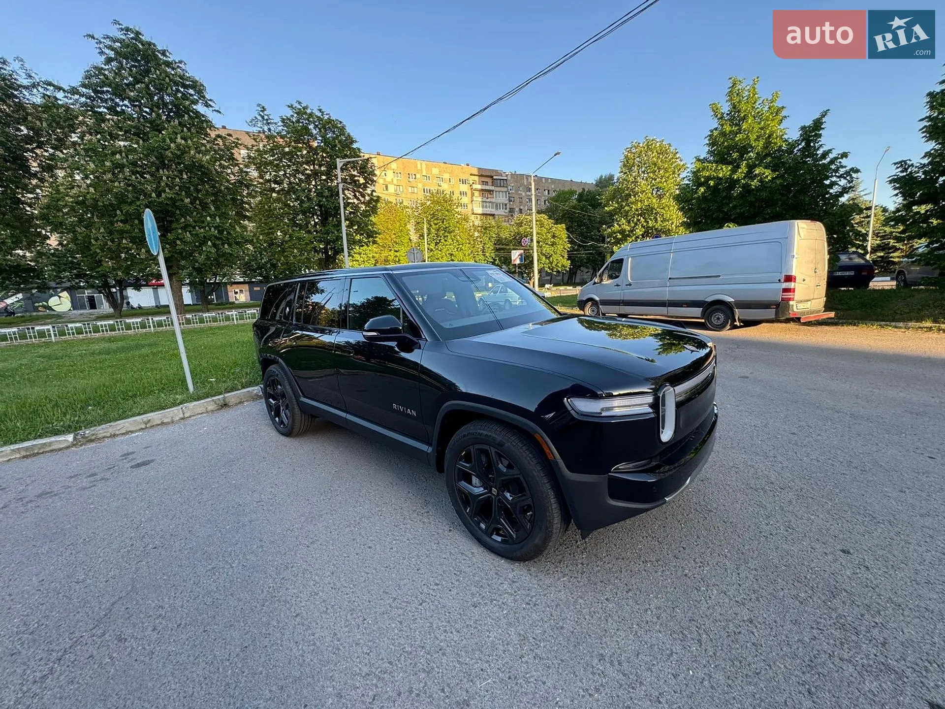 Rivian R1S, 2025