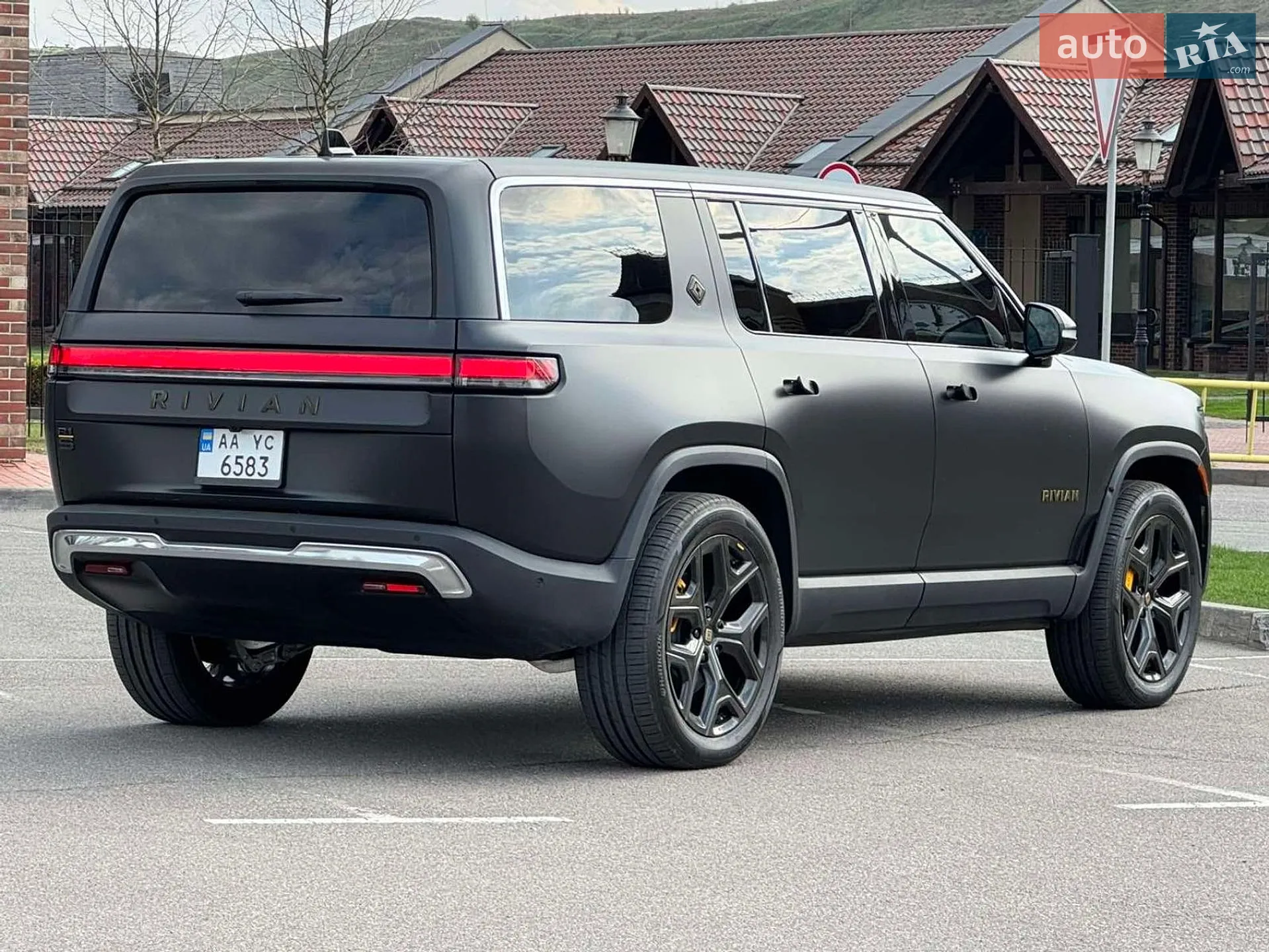 Rivian R1S, 2023