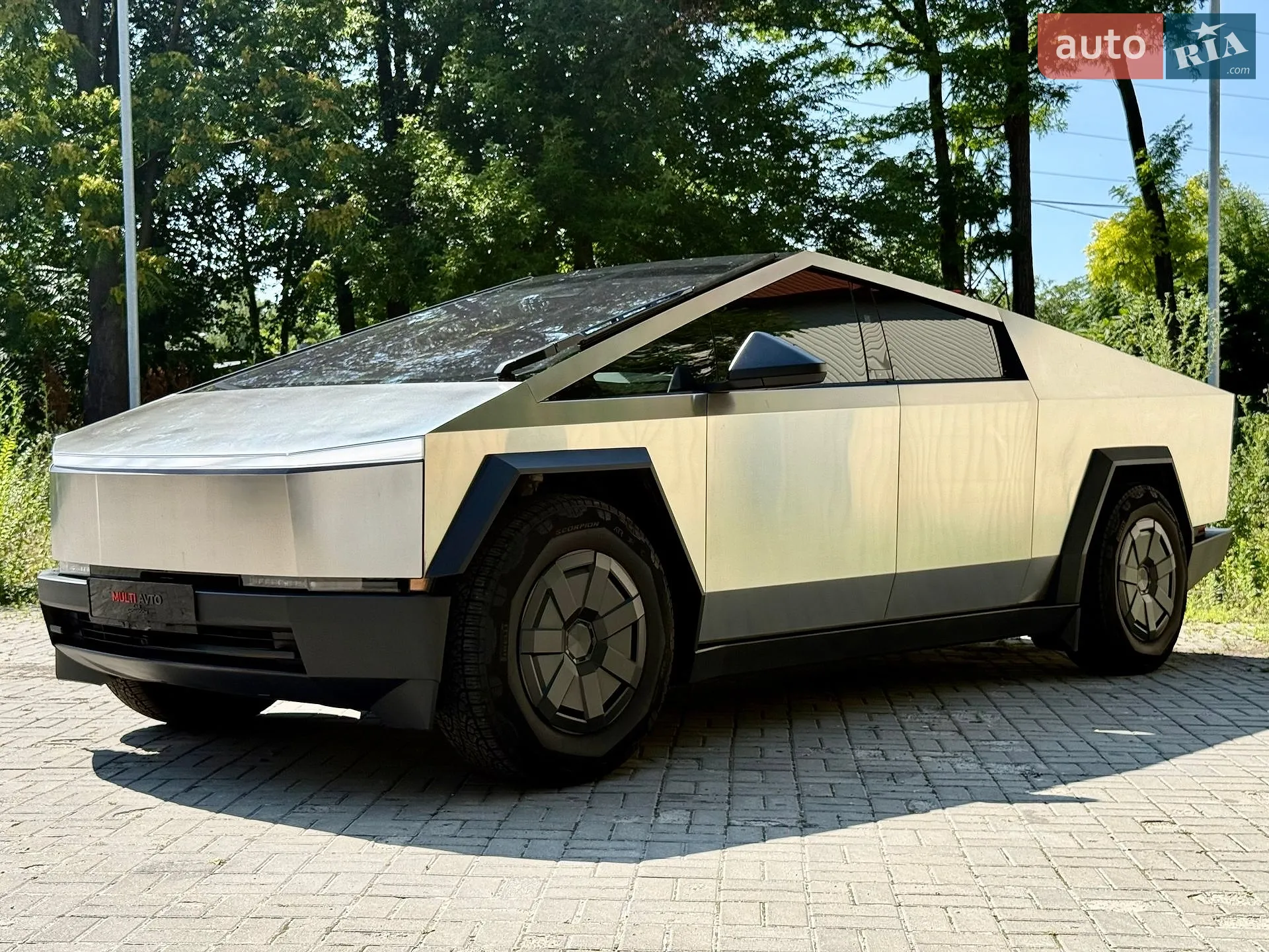 Tesla Cybertruck, 2024