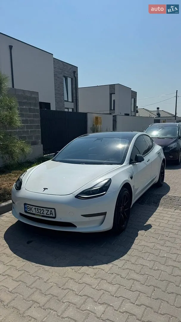 Tesla Model 3, 2021