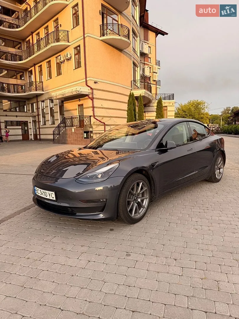 Tesla Model 3, 2022