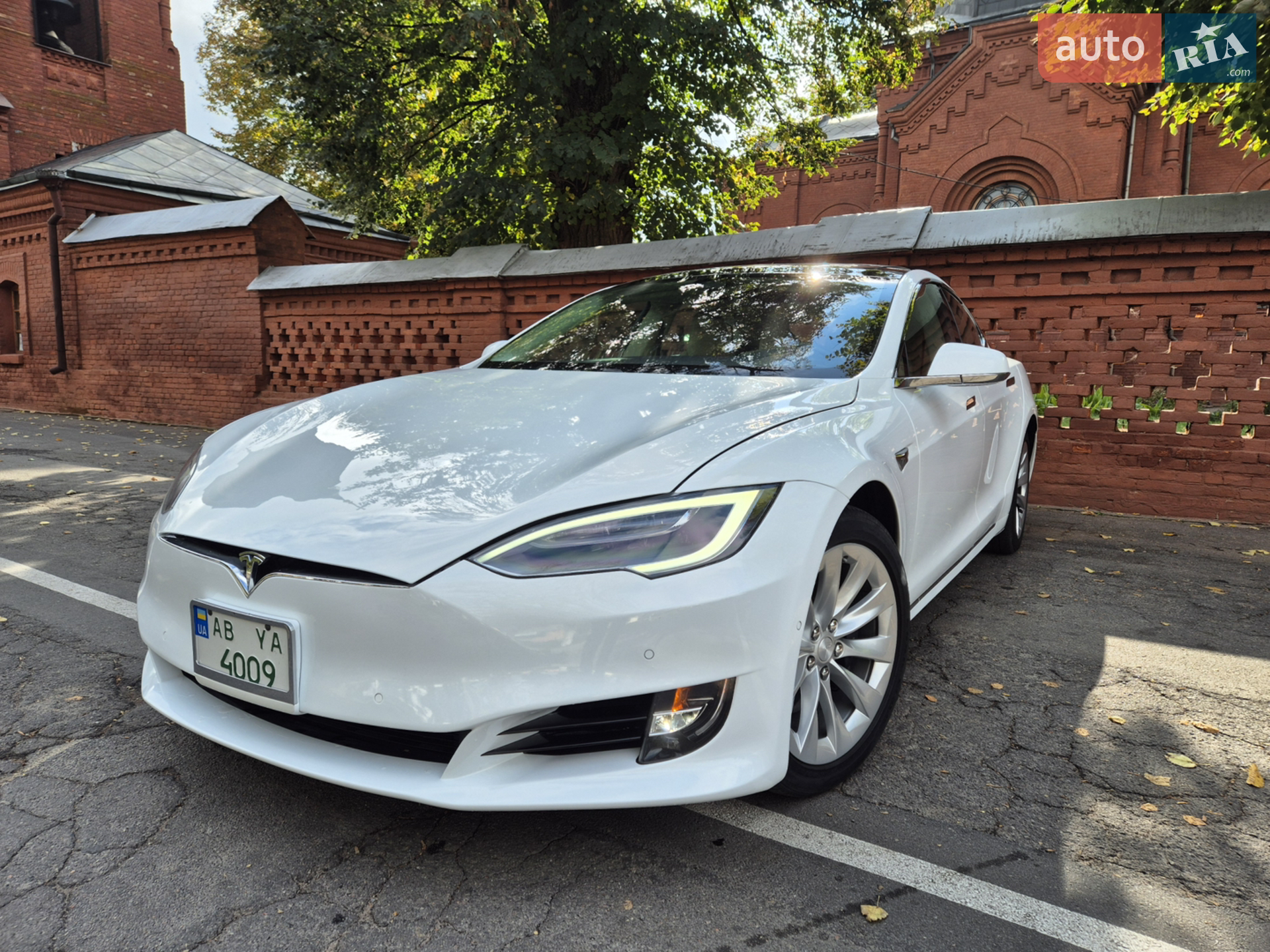 Tesla Model S, 2016