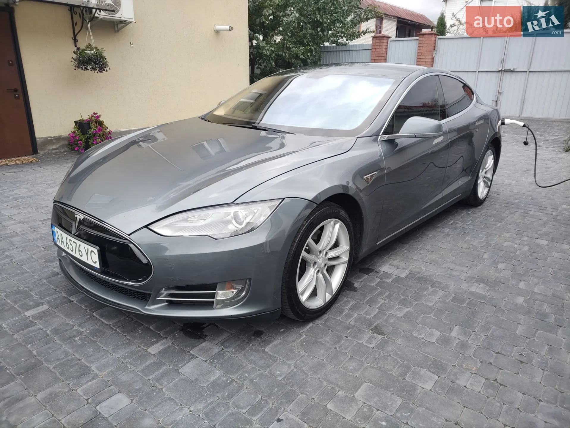Tesla Model S, 2013