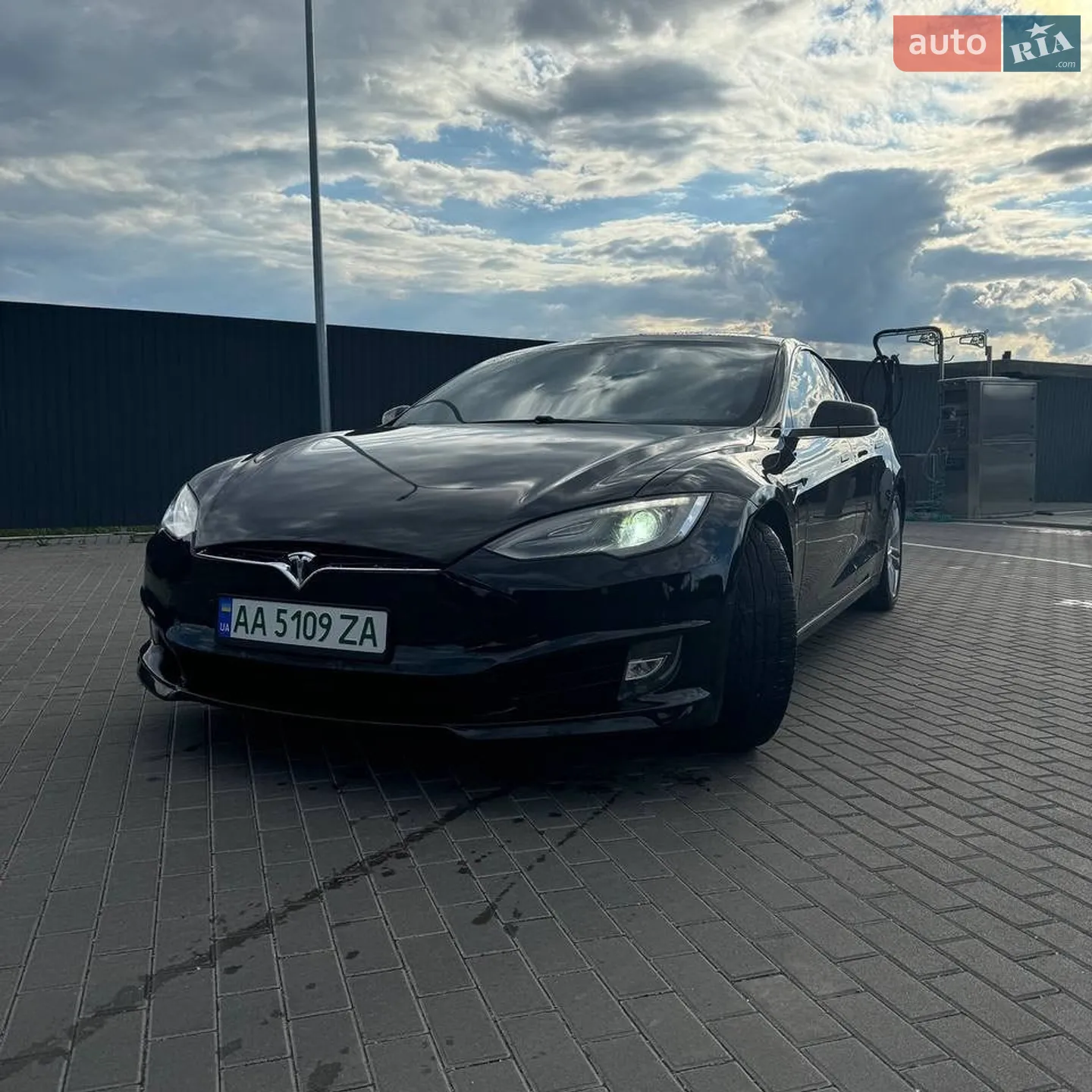 Tesla Model S, 2015