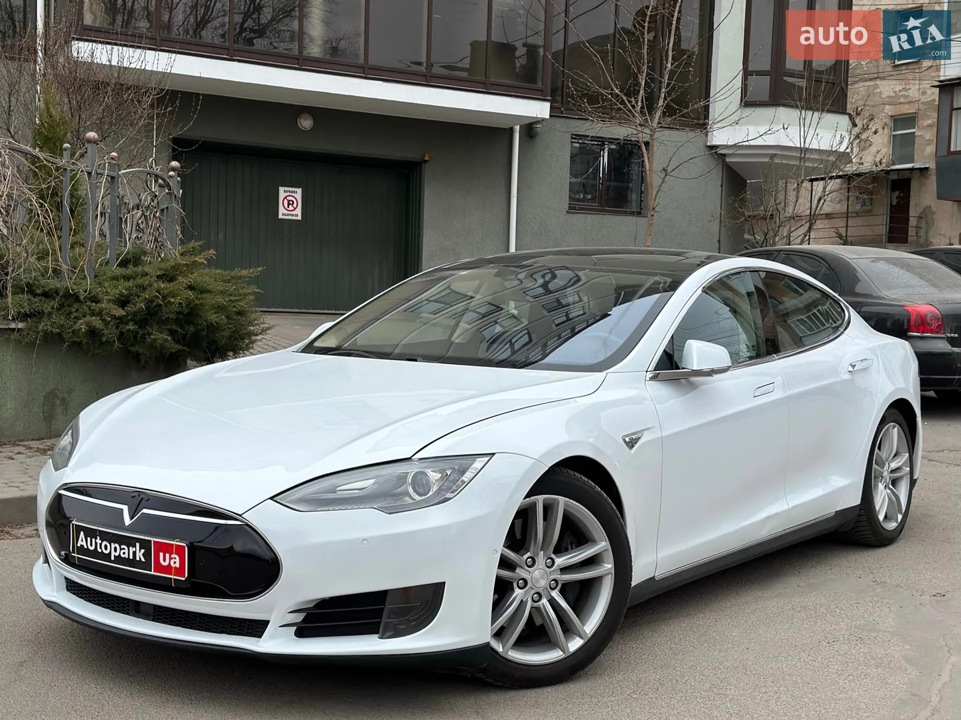 Tesla Model S, 2015