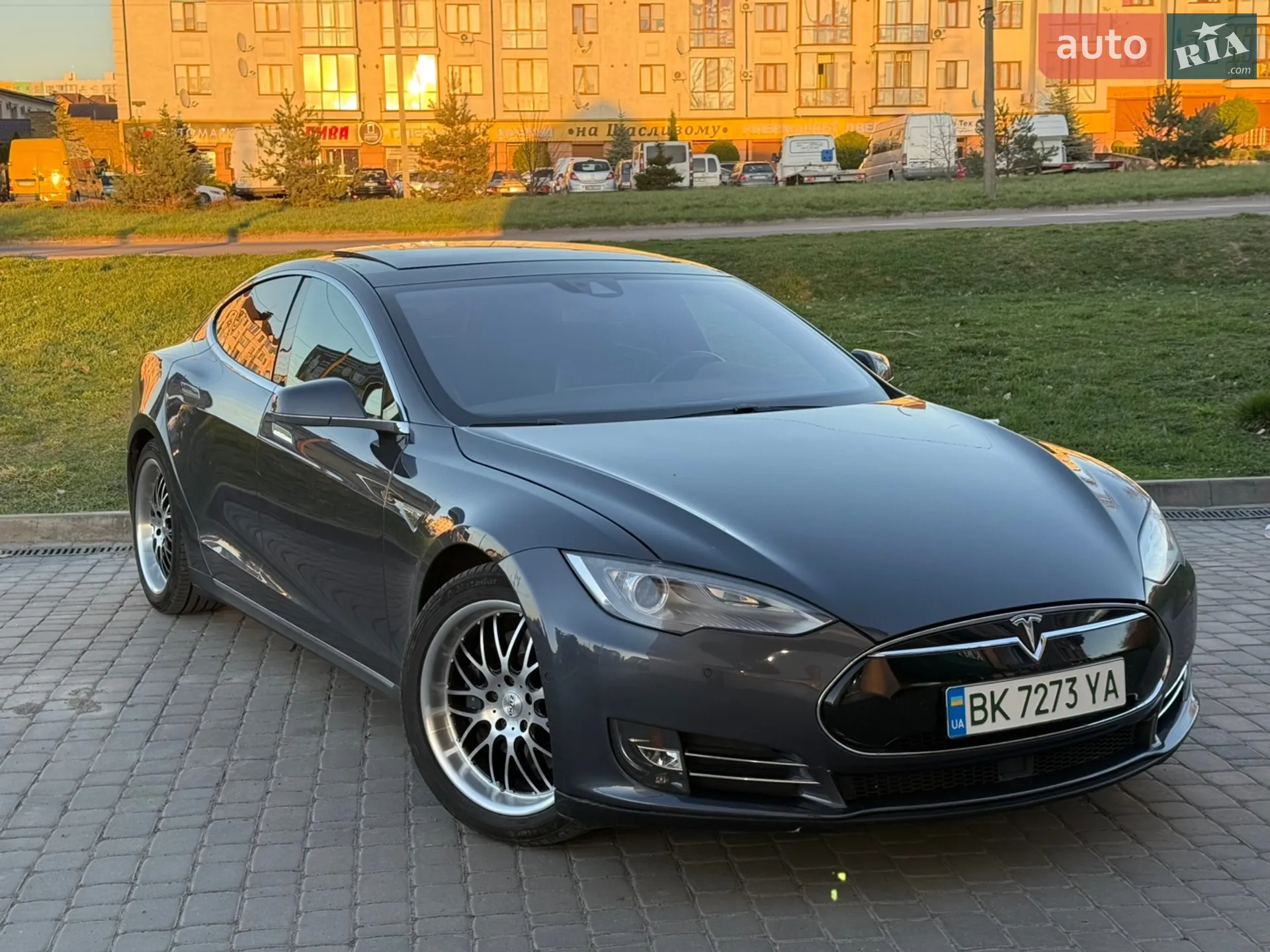 Tesla Model S, 2015