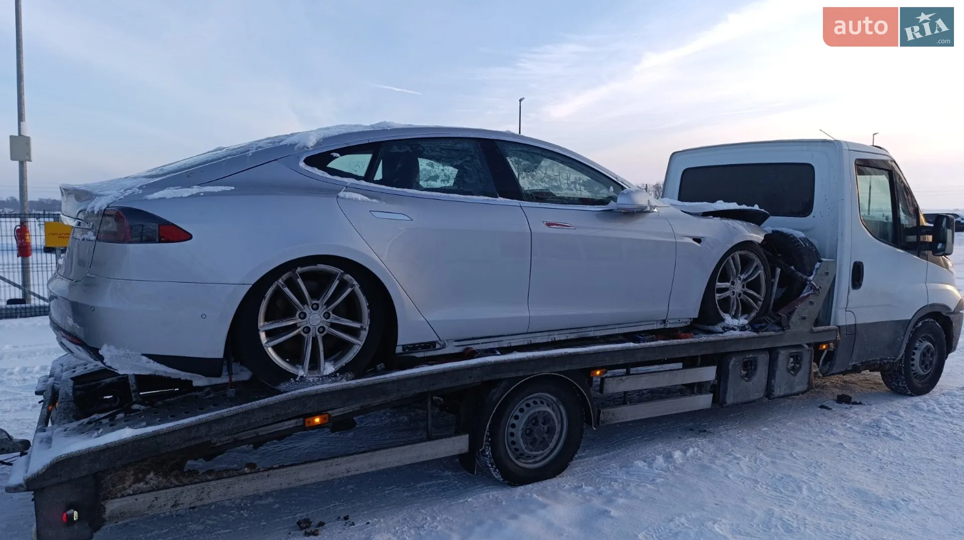 Tesla Model S, 2014
