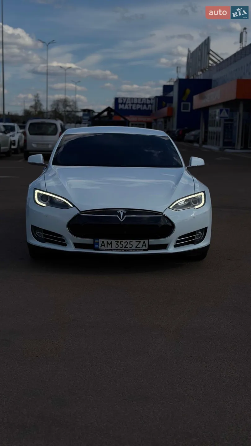 Tesla Model S, 2014