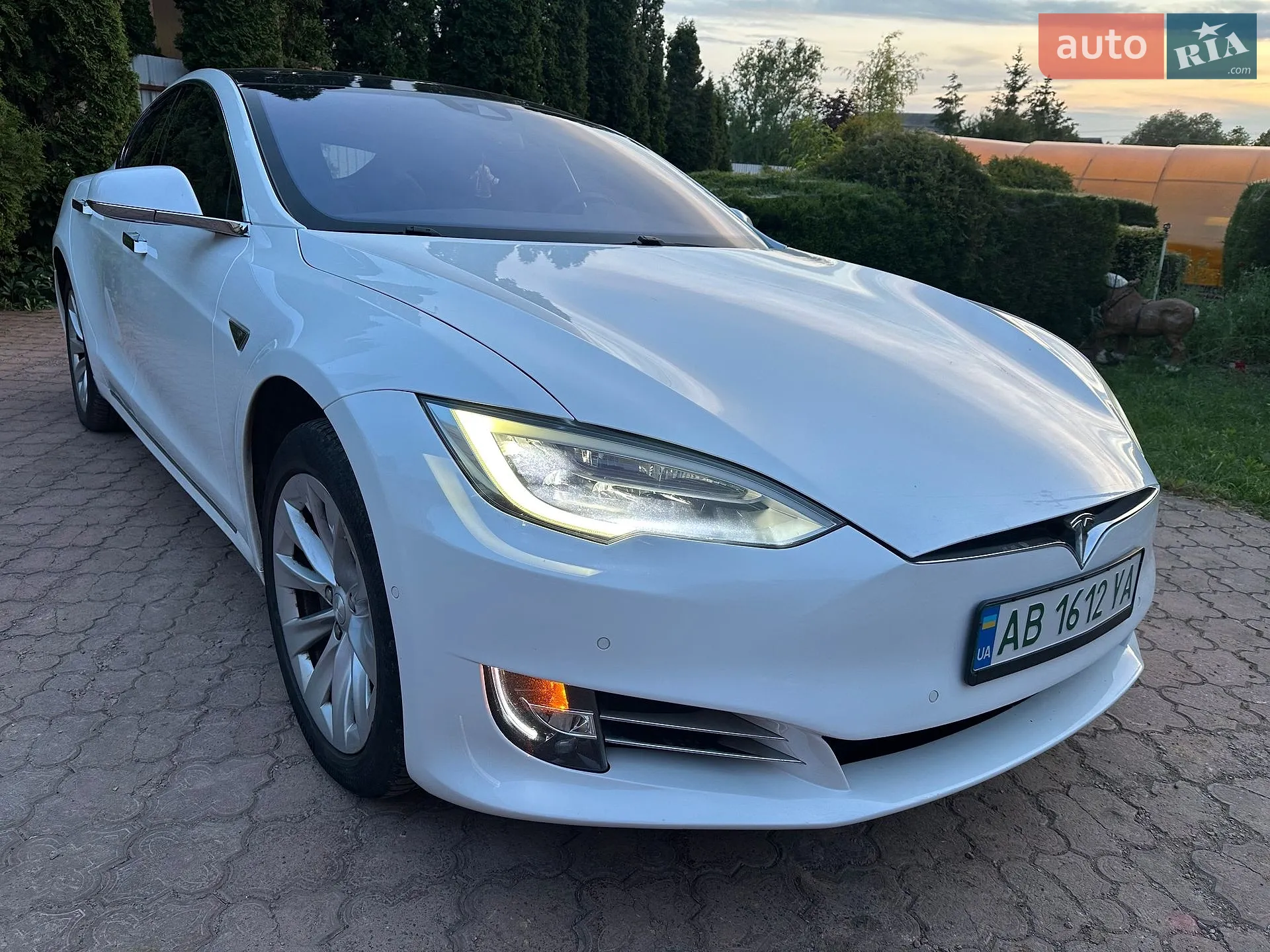Tesla Model S, 2016