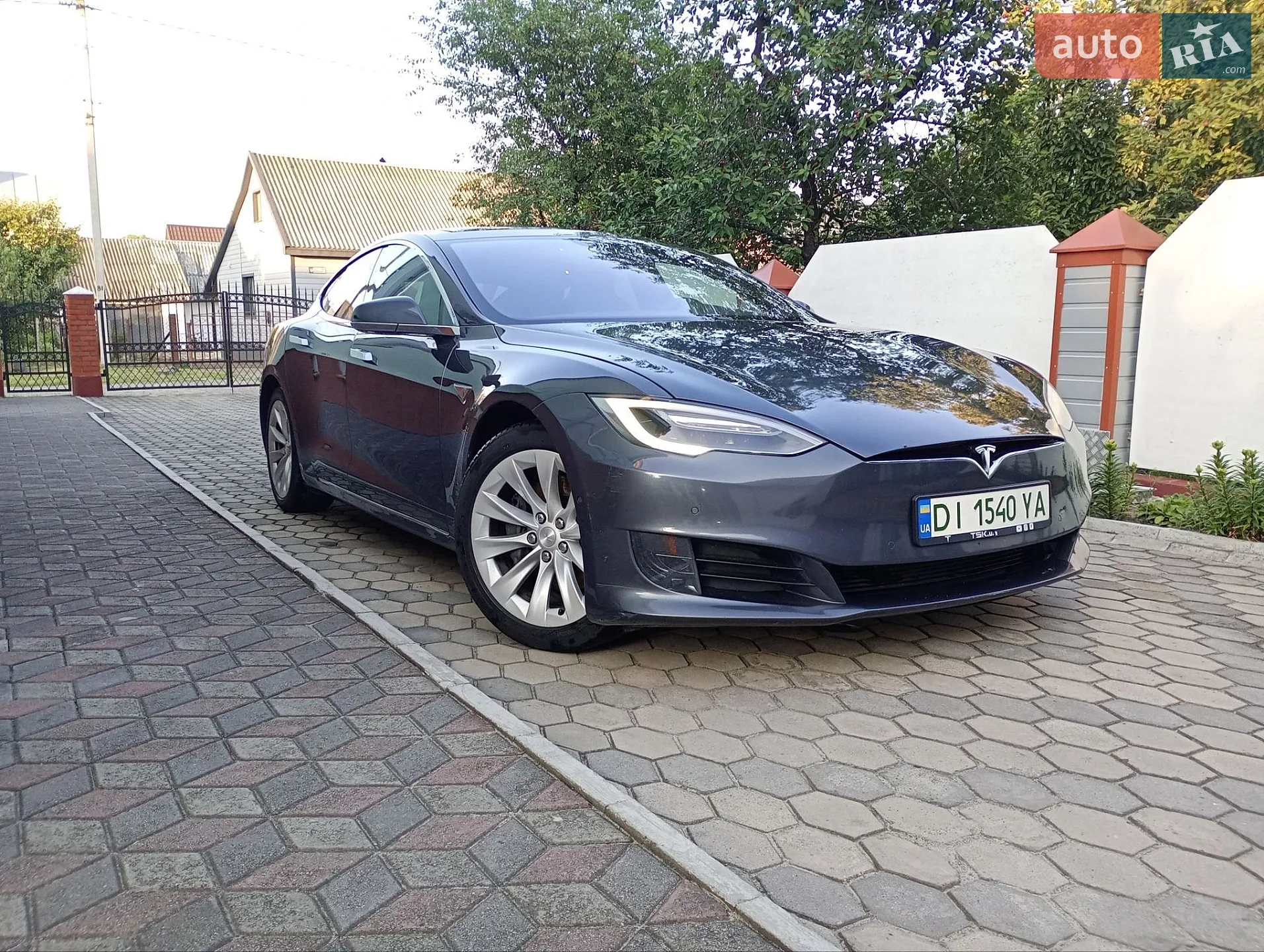 Tesla Model S, 2016