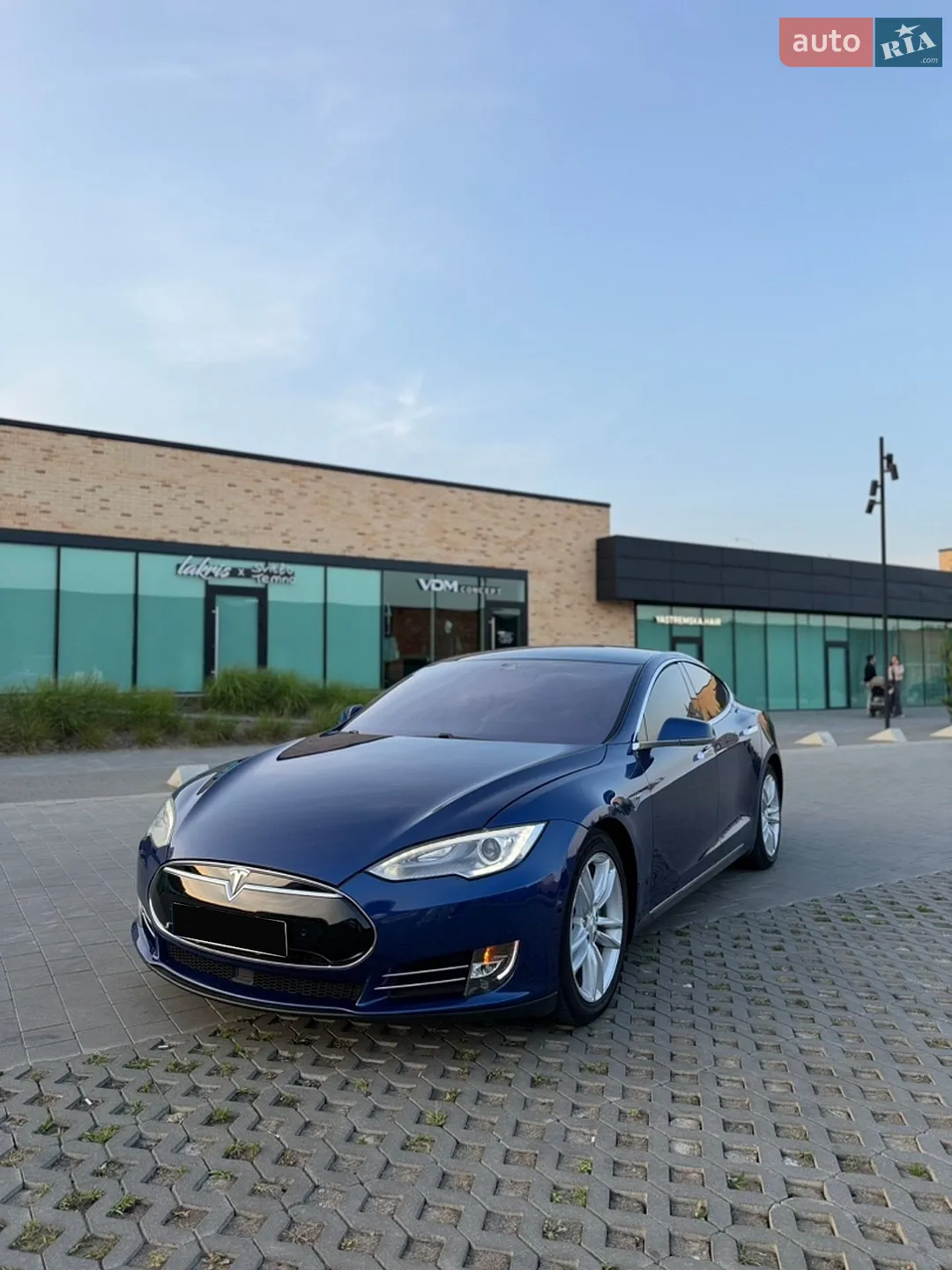 Tesla Model S, 2015