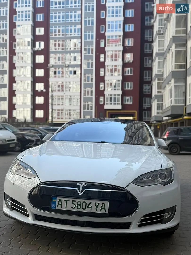 Tesla Model S, 2015