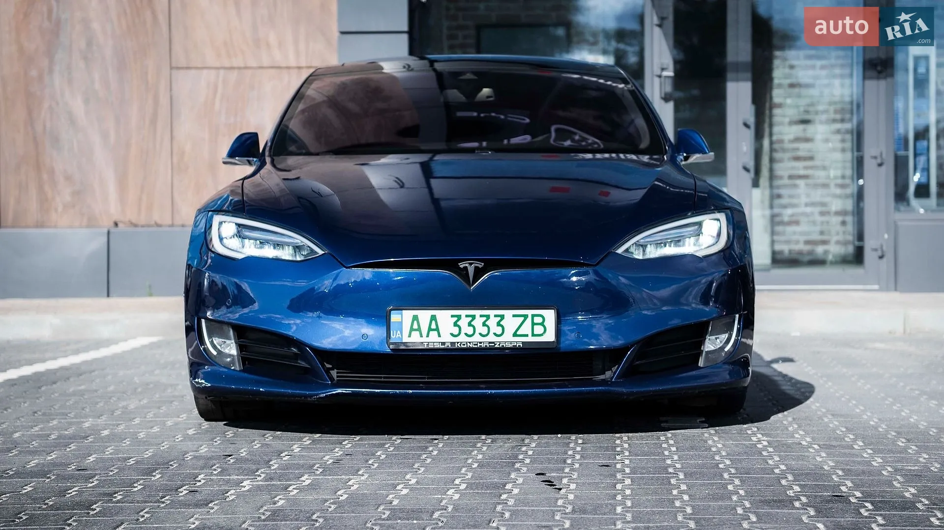 Tesla Model S, 2015