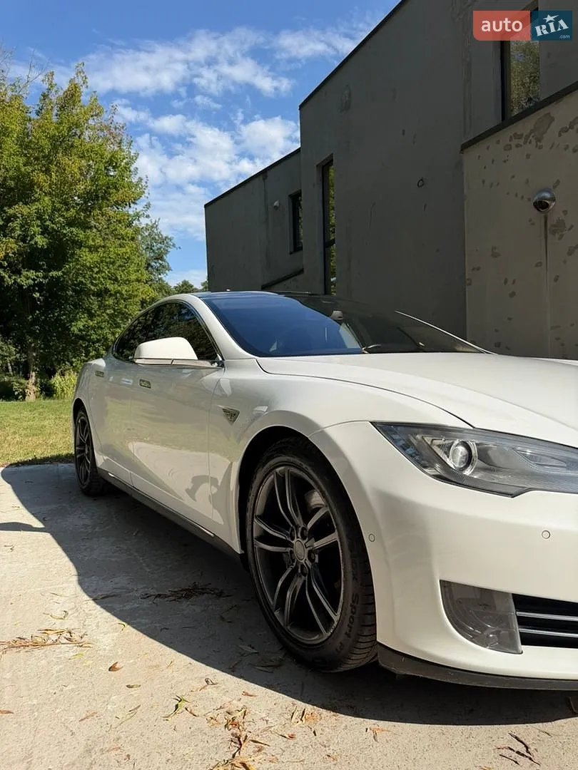 Tesla Model S, 2015