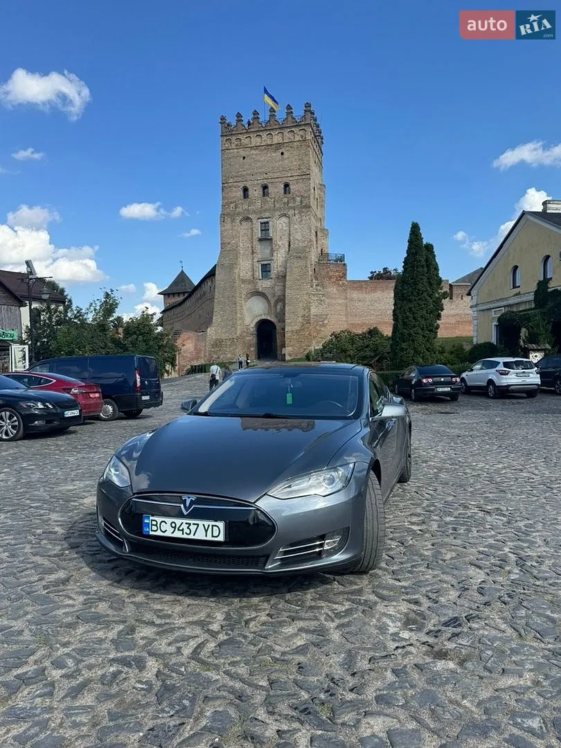 Tesla Model S, 2014