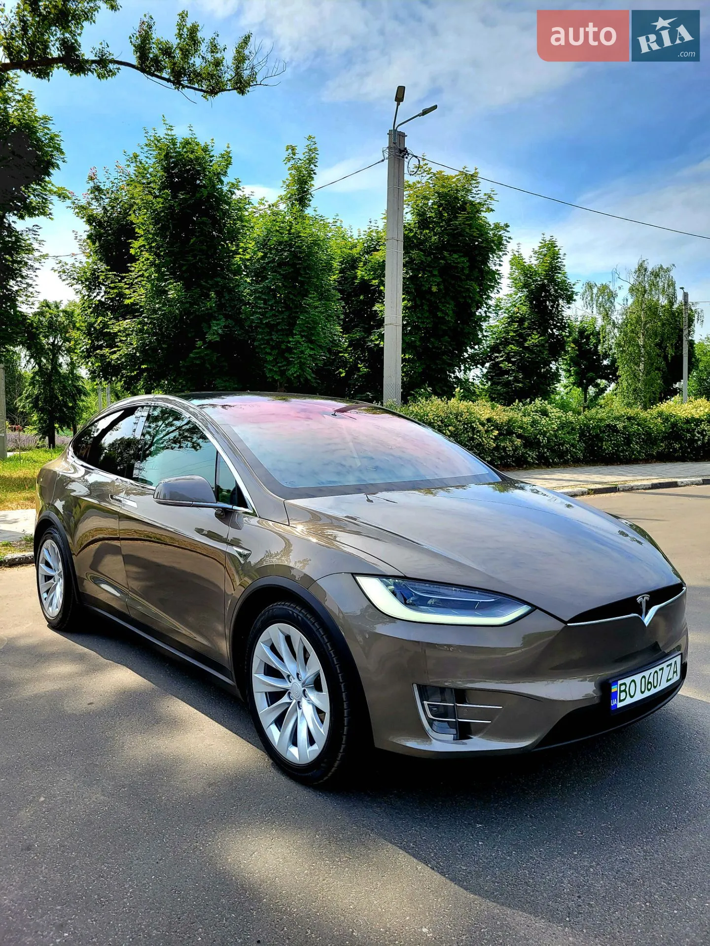 Tesla Model X, 2016