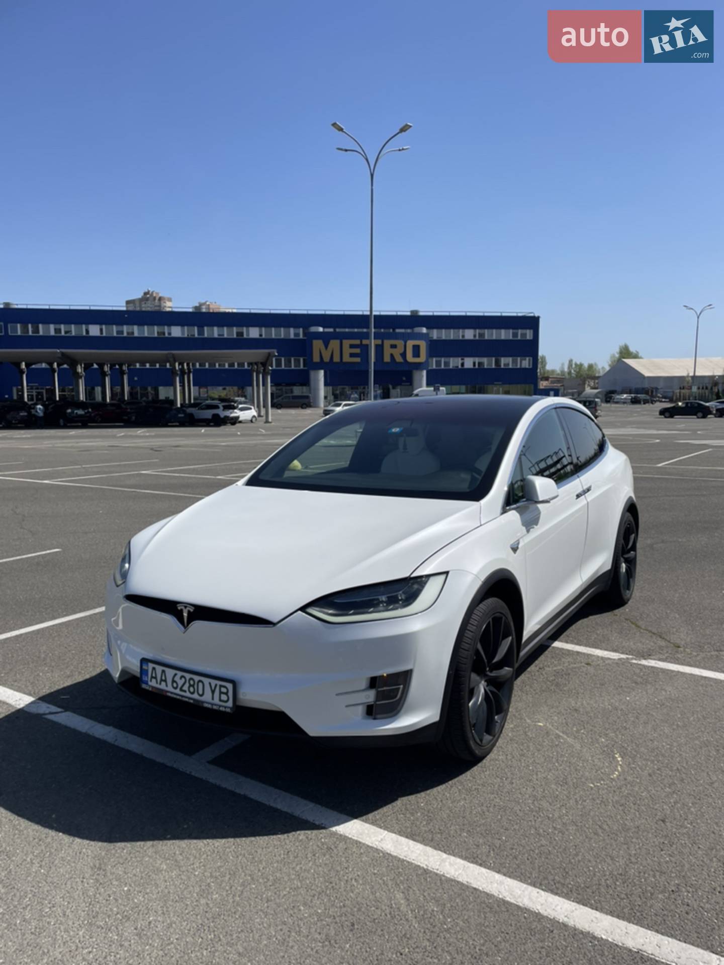 Tesla Model X, 2017