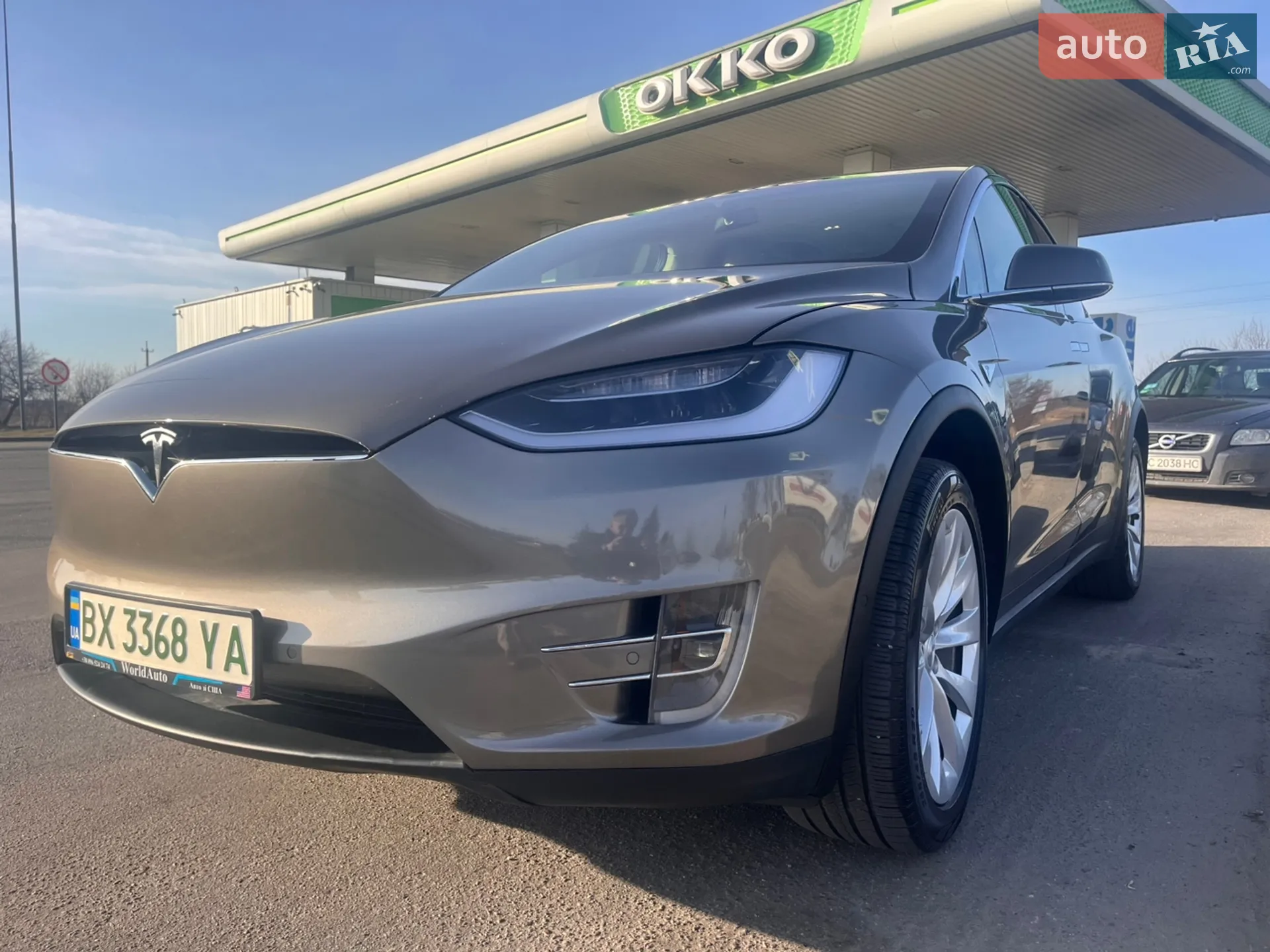 Tesla Model X, 2016