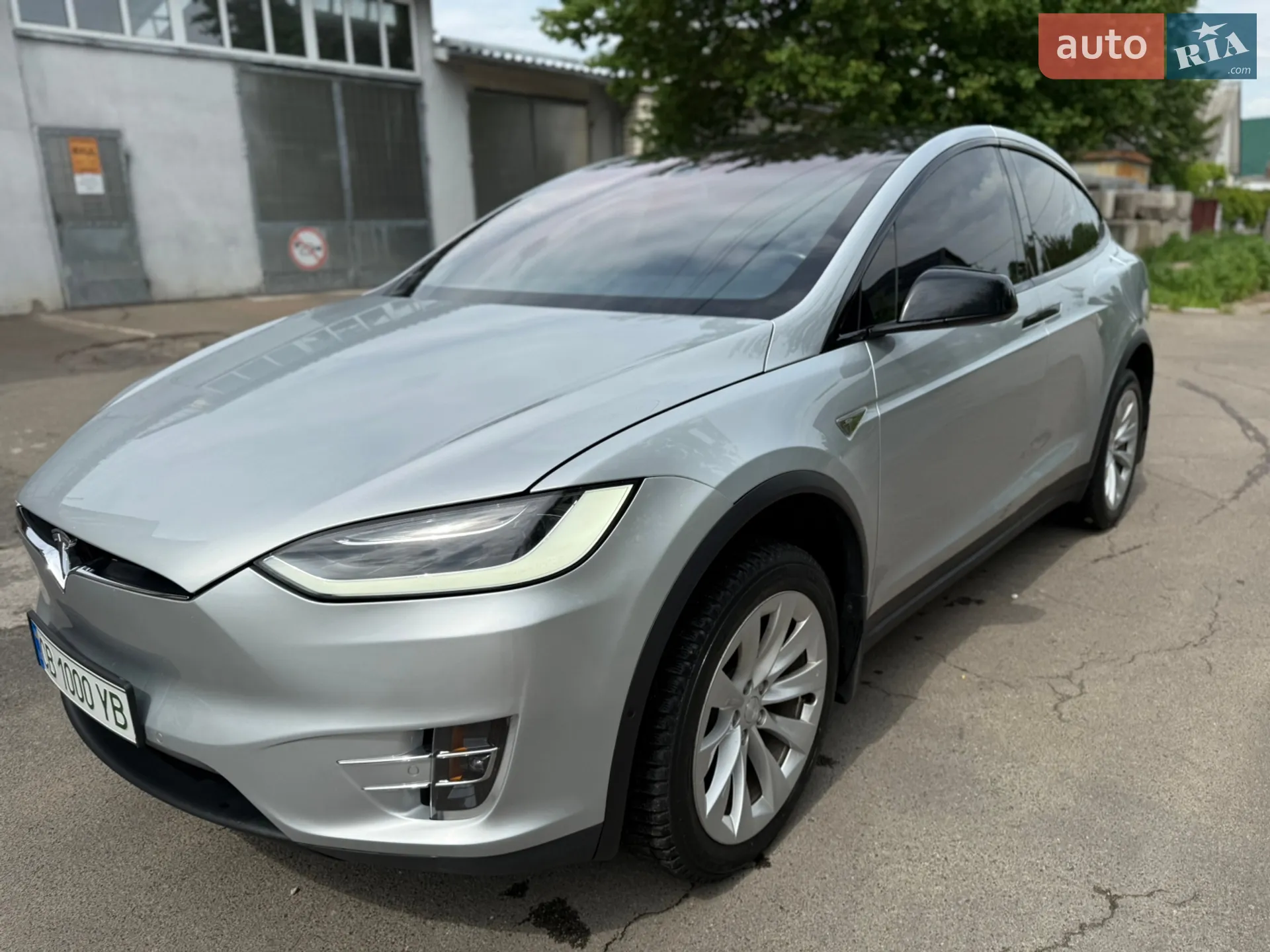 Tesla Model X, 2016