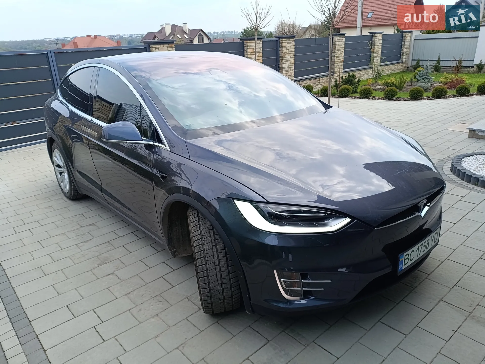 Tesla Model X, 2017