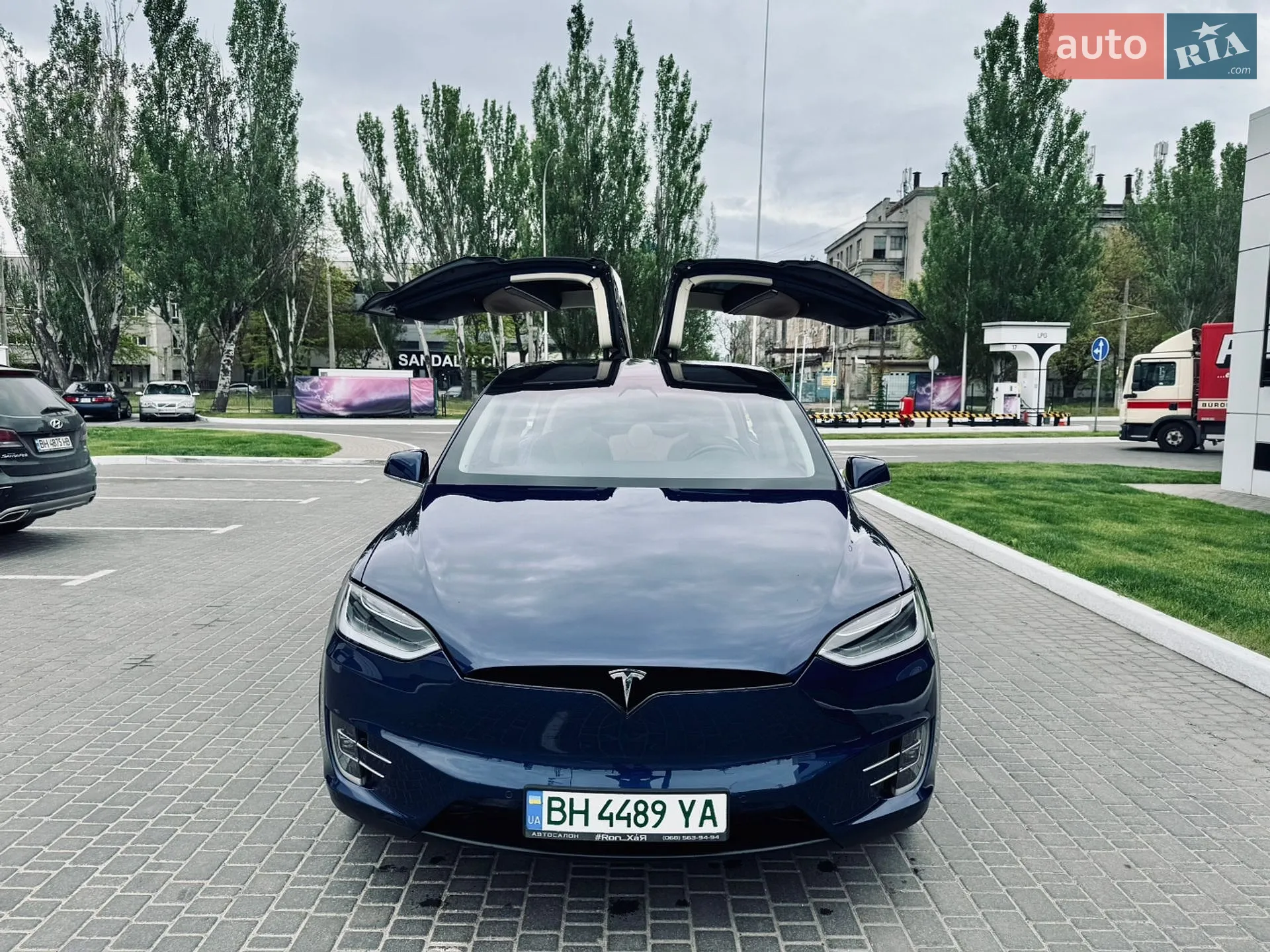 Tesla Model X, 2017