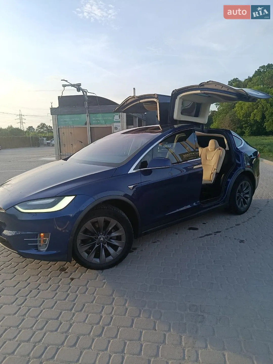 Tesla Model X, 2017