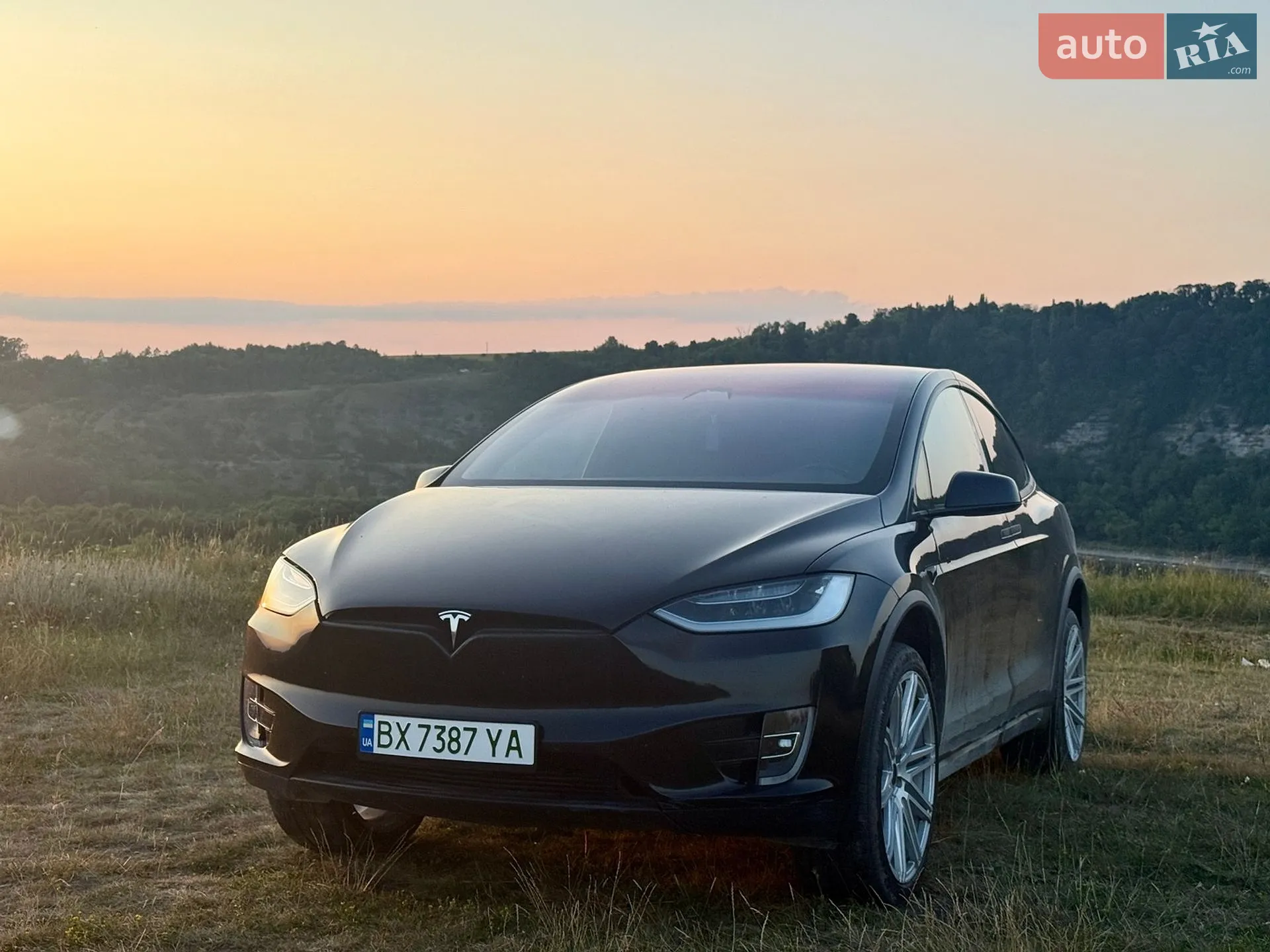 Tesla Model X, 2016
