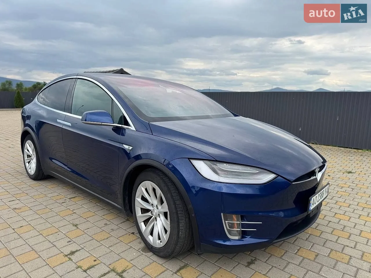 Tesla Model X, 2016