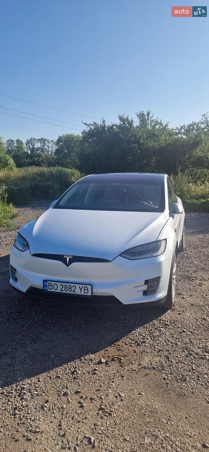Tesla Model X, 2017