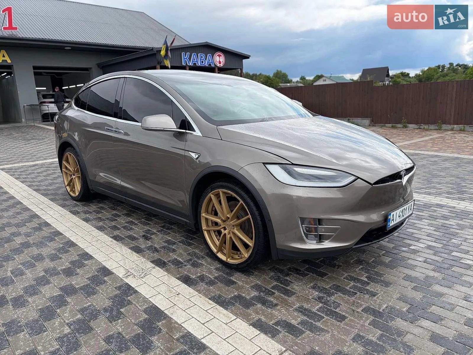 Tesla Model X, 2016