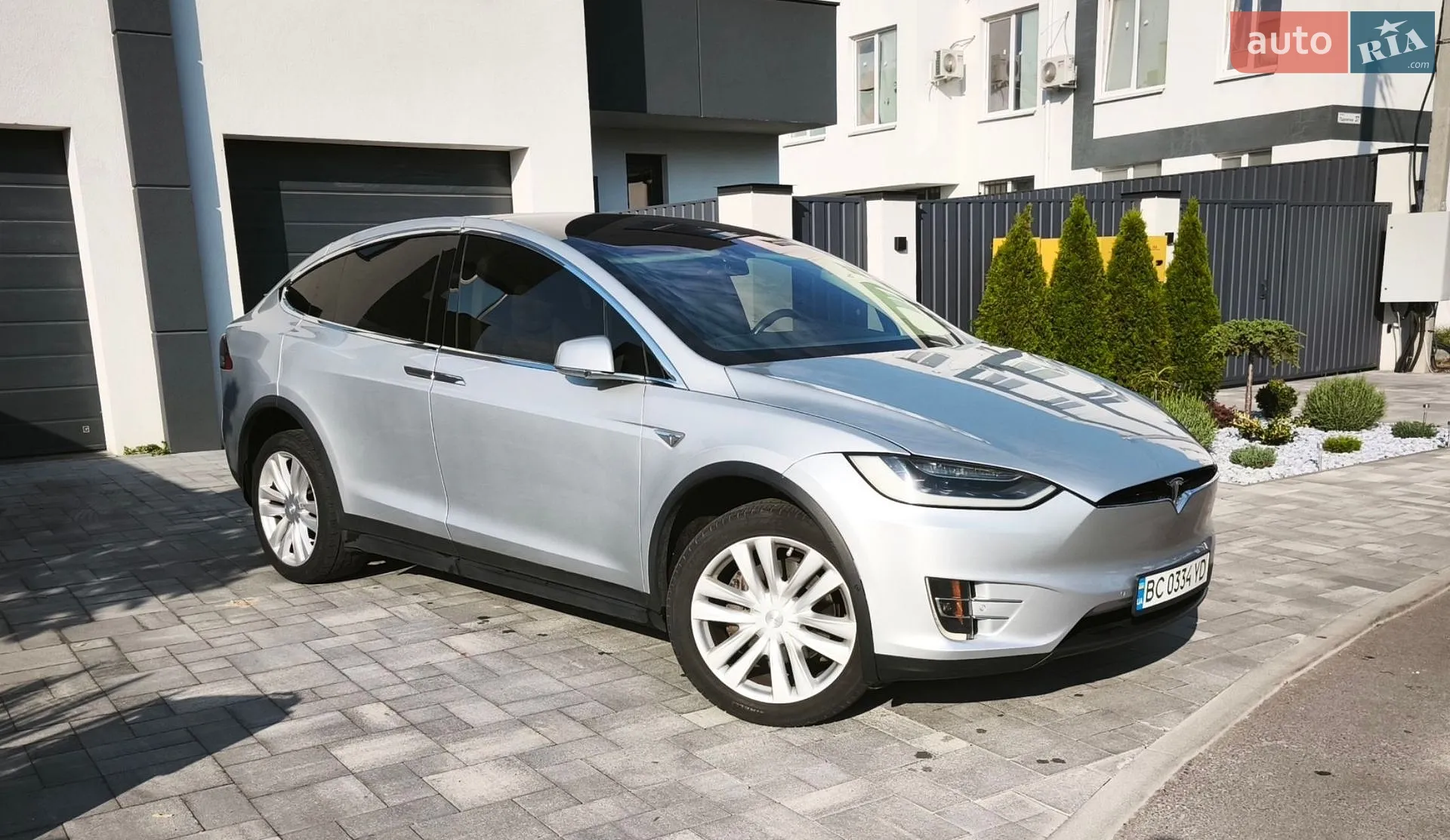 Tesla Model X, 2016