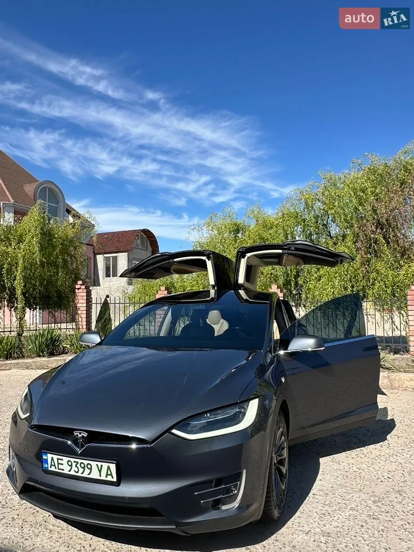 Tesla Model X, 2016