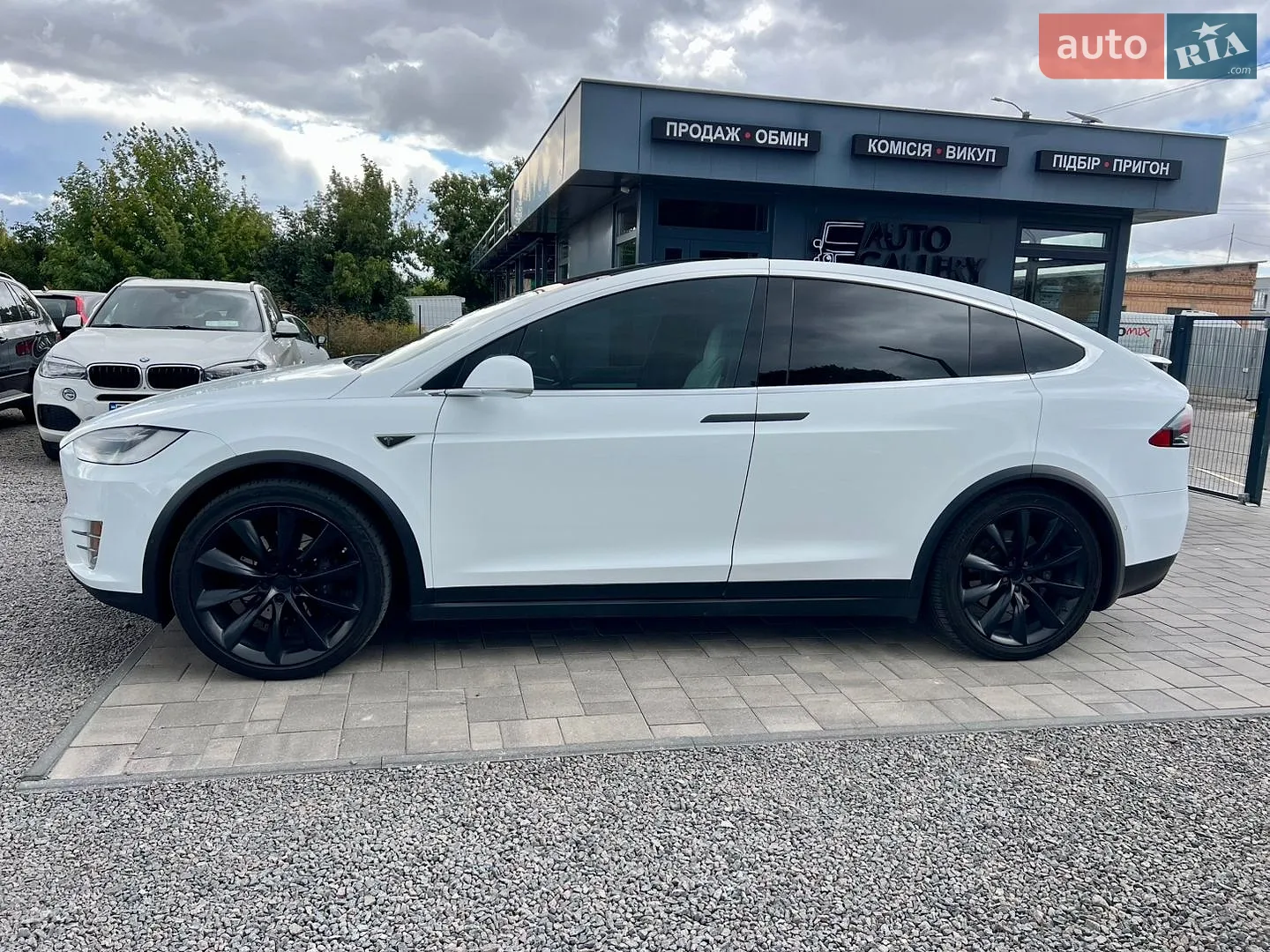Tesla Model X, 2016