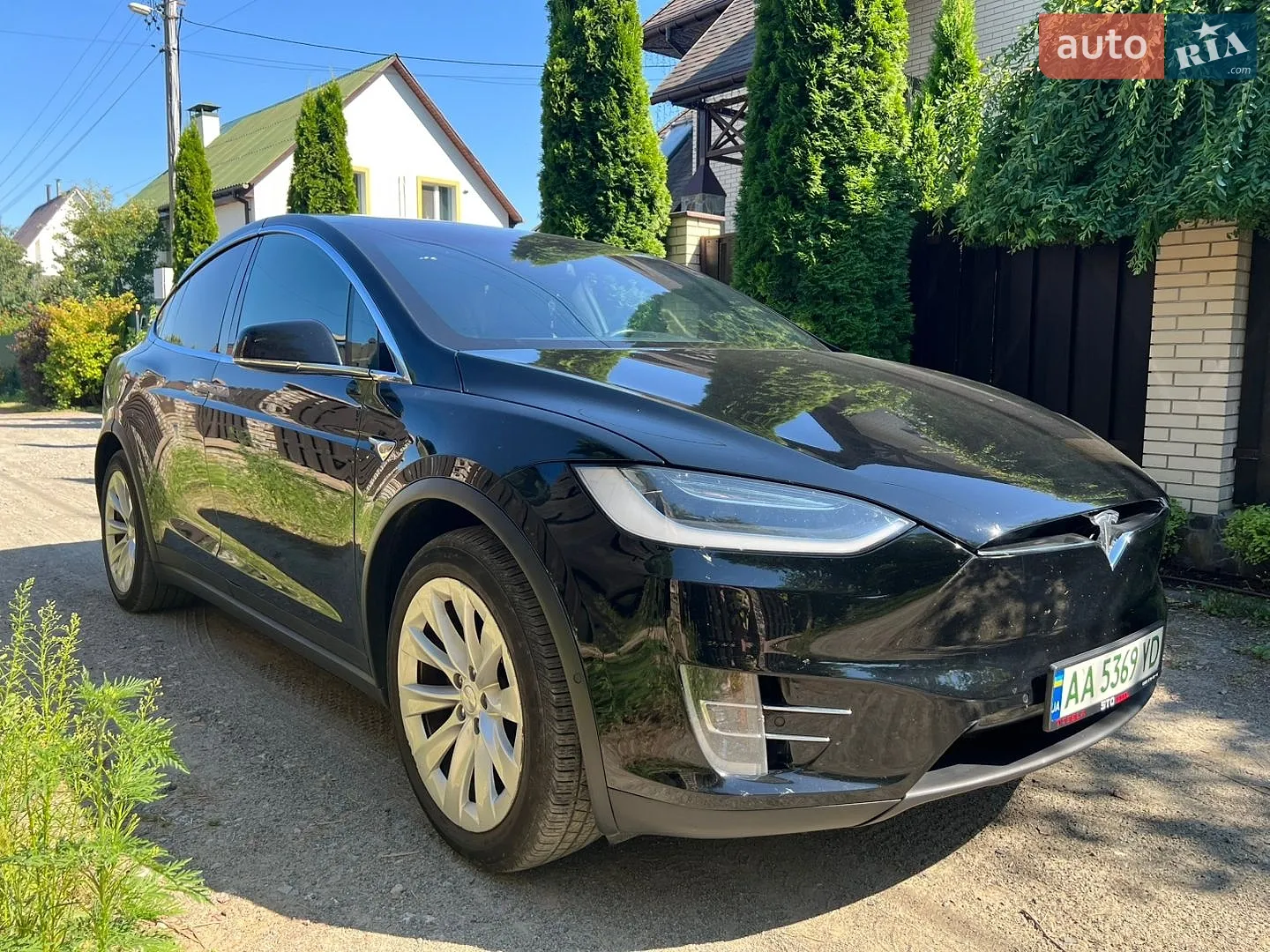Tesla Model X, 2017