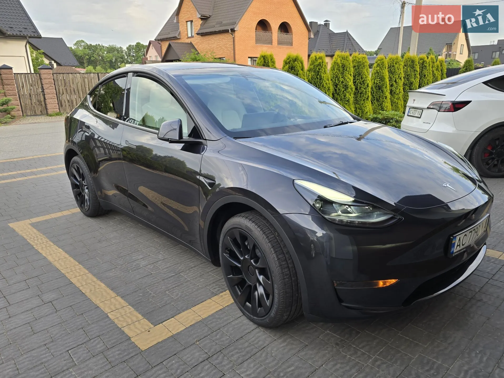 Tesla Model Y, 2024