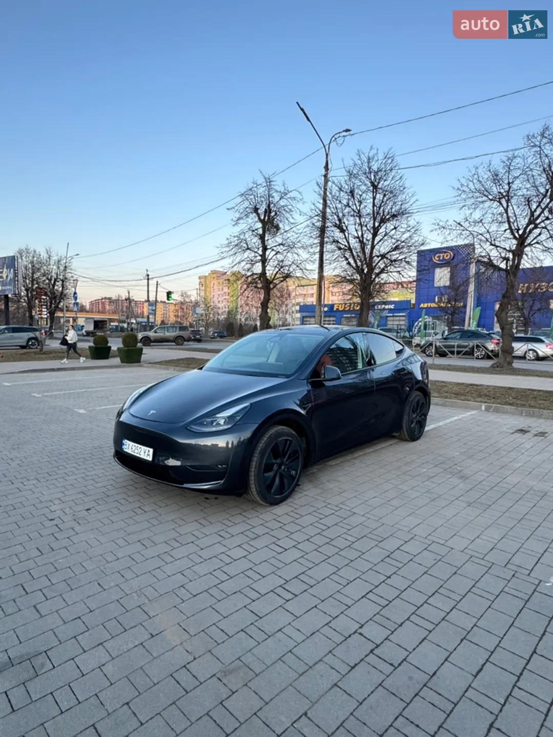 Tesla Model Y, 2024
