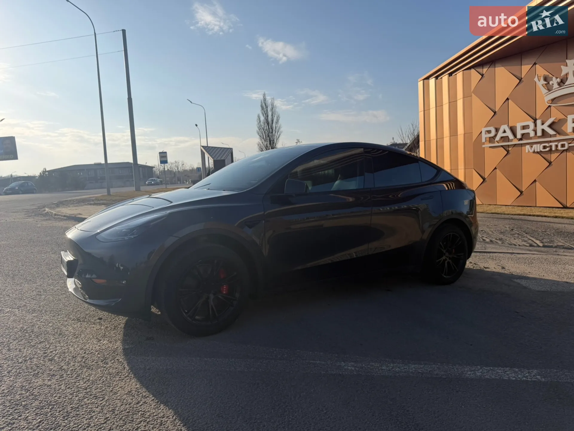 Tesla Model Y, 2024