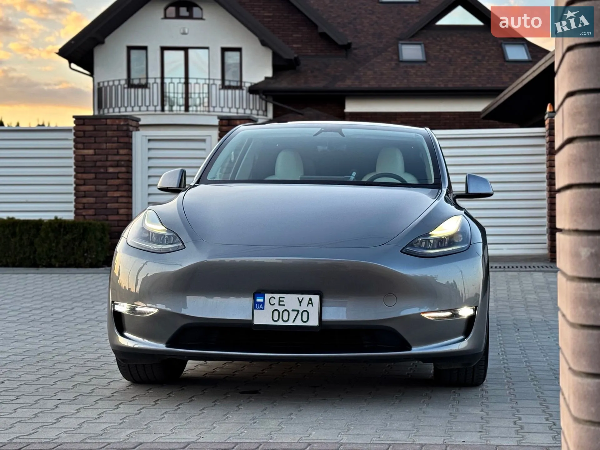 Tesla Model Y, 2024