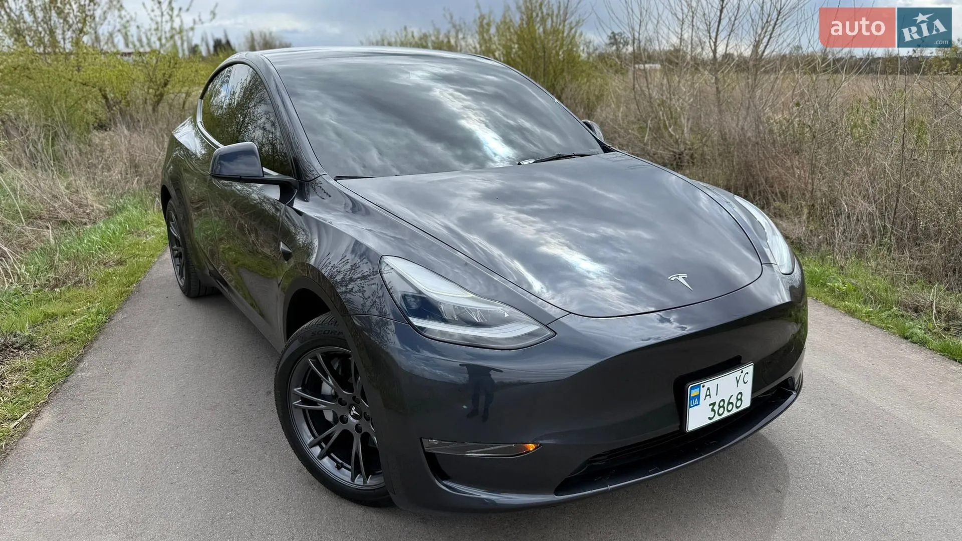 Tesla Model Y, 2024