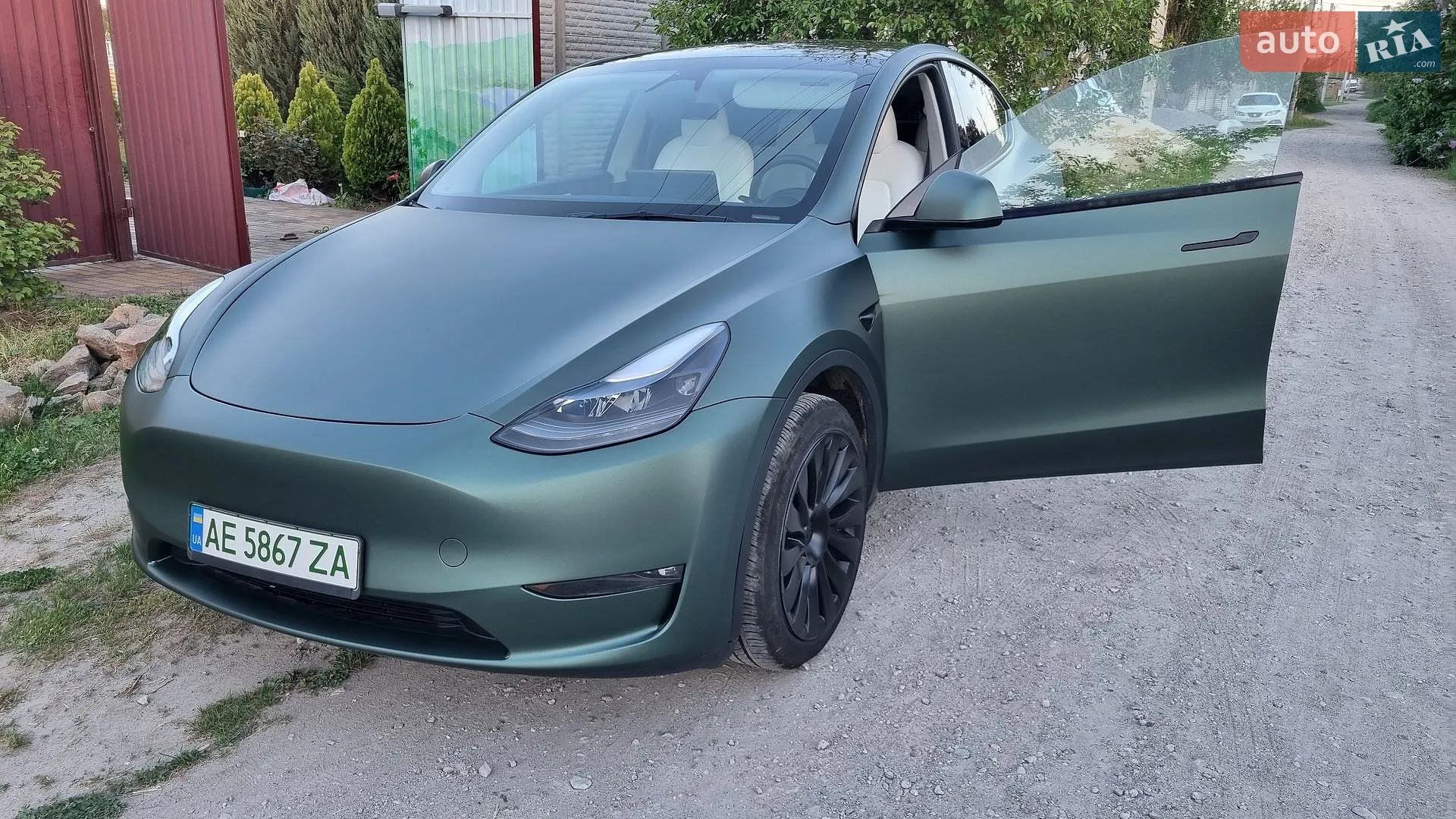 Tesla Model Y, 2024