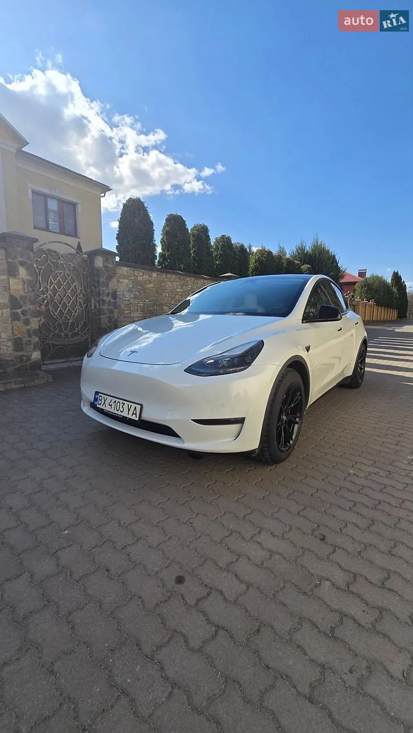 Tesla Model Y, 2022