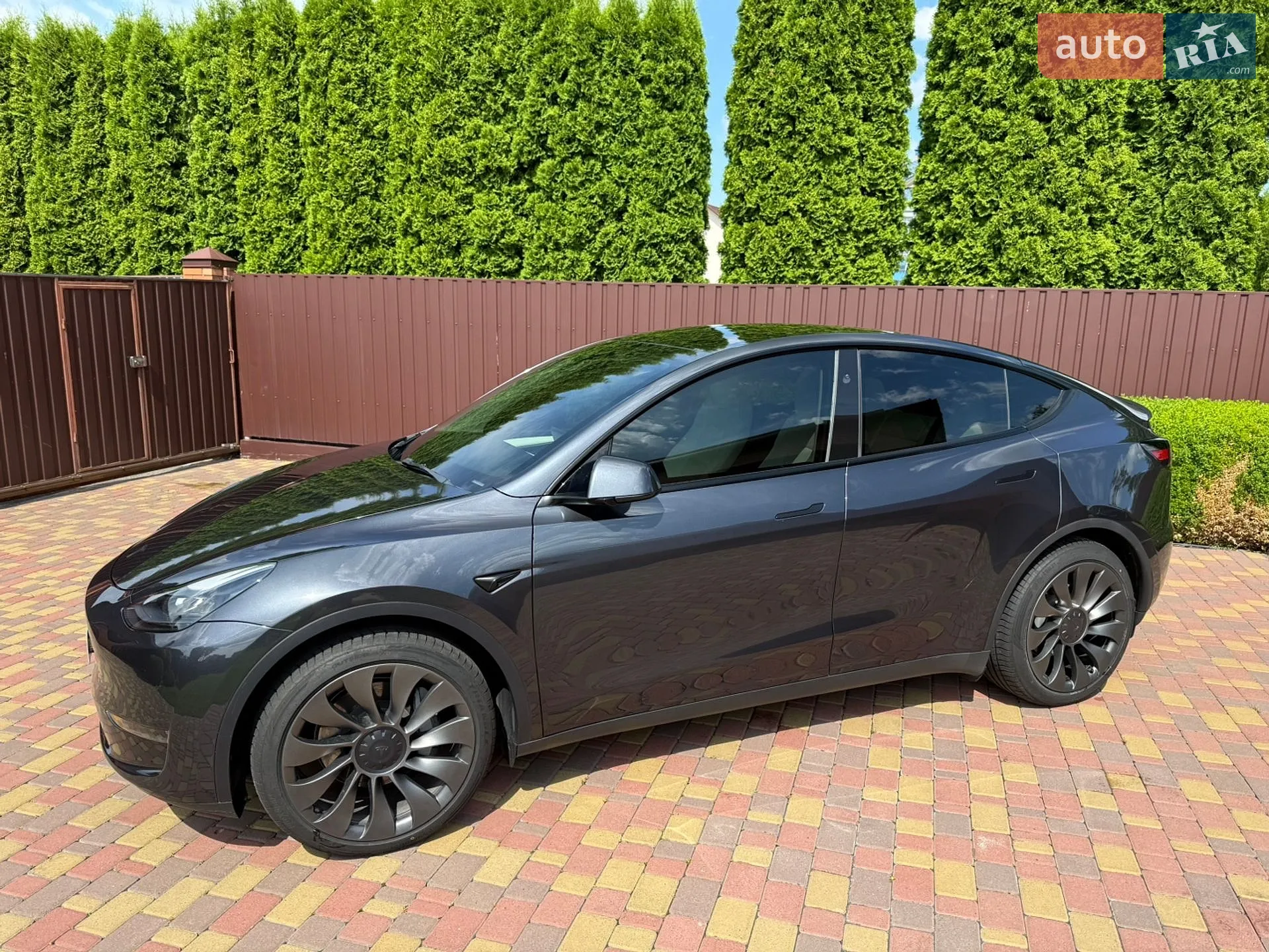 Tesla Model Y, 2024